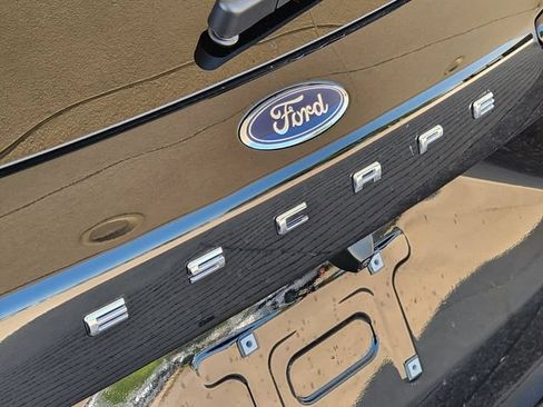 Used 2025 Ford Escape Active AWD/4WD image 9