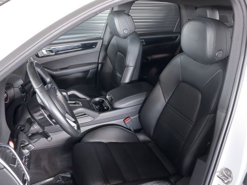 Certified 2022 Porsche Cayenne AWD/4WD image 6