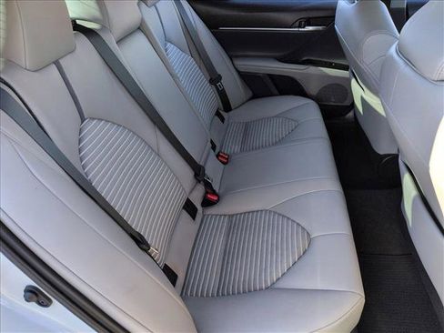 Used 2022 Toyota Camry SE w/ Carpet Mat Package (TMS) image 19