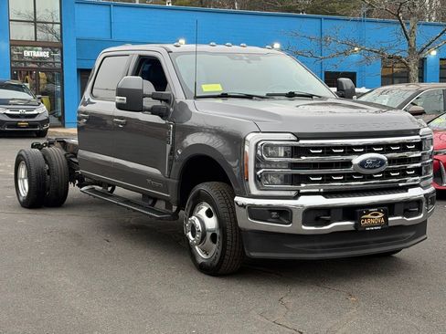 Used 2023 Ford F350 Lariat image 4