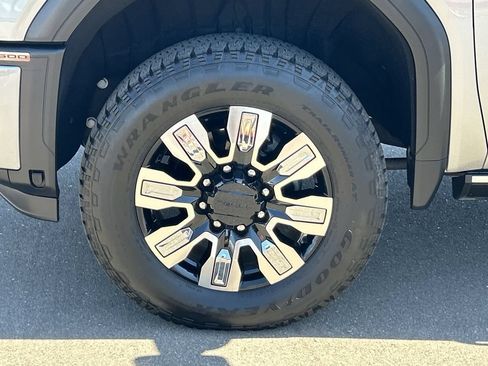 Used 2025 GMC Sierra 3500 Denali w/ Denali Reserve Package AWD/4WD image 33