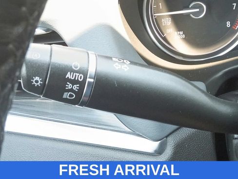 Used 2022 Buick Enclave Essence FWD image 31