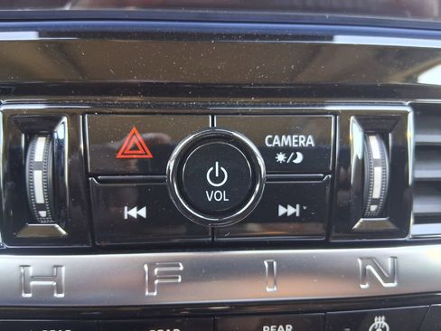 New 2026 Nissan Pathfinder Platinum AWD/4WD image 17