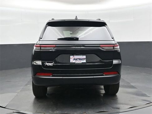 New 2025 Jeep Grand Cherokee Altitude image 5