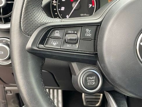 Used 2022 Alfa Romeo Giulia Veloce image 23