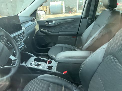 Used 2025 Ford Escape SE image 25