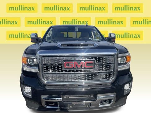 Used 2018 GMC Sierra 2500 Denali w/ Duramax Plus Package AWD/4WD image 2