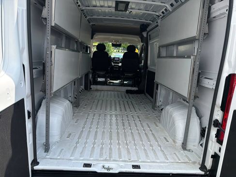 Used 2025 RAM ProMaster 2500 w/ Convenience Group FWD image 24