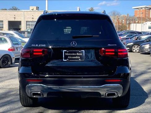Used 2025 Mercedes-Benz GLB 250 4MATIC image 3