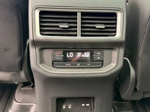 Used 2024 Volkswagen Atlas Peak Edition SE AWD/4WD image 31