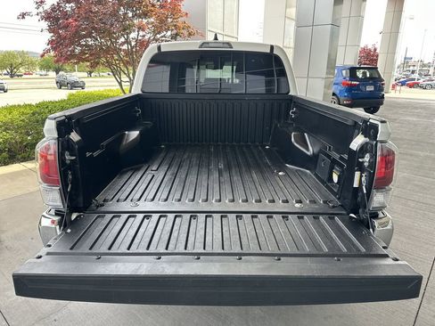 Certified 2022 Toyota Tacoma TRD Off-Road AWD/4WD image 16