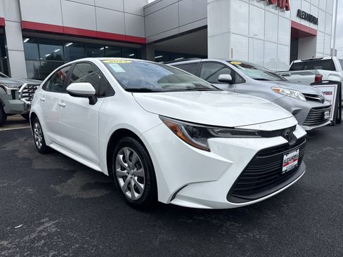 Used 2023 Toyota Corolla LE FWD image 2