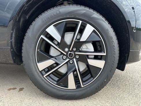 New 2026 Volvo XC60 B5 Plus w/ Protection Package Premier AWD/4WD image 9