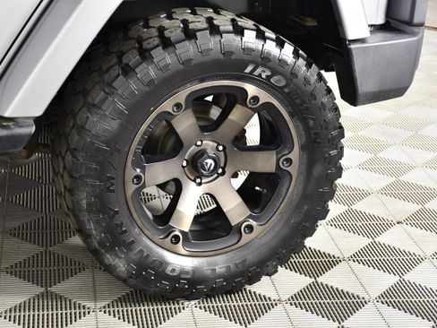 Used 2013 Jeep Wrangler Unlimited Sahara w/ Connectivity Group AWD/4WD image 50