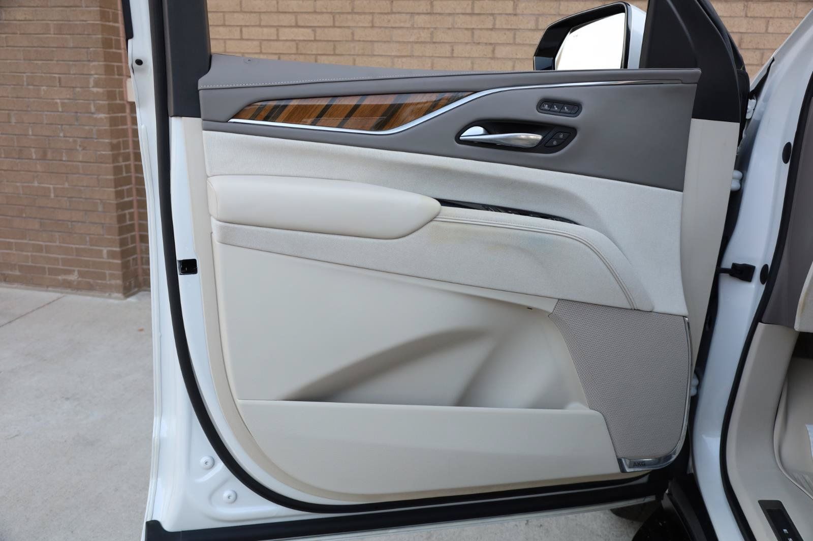 Used 2021 Cadillac Escalade Premium Luxury Platinum w/ LPO, Floor Liner Package AWD/4WD image 16