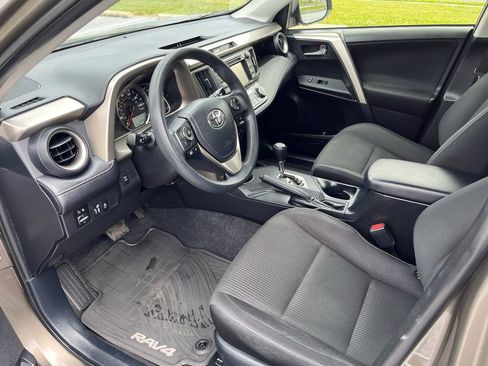 Used 2014 Toyota RAV4 XLE AWD/4WD image 9