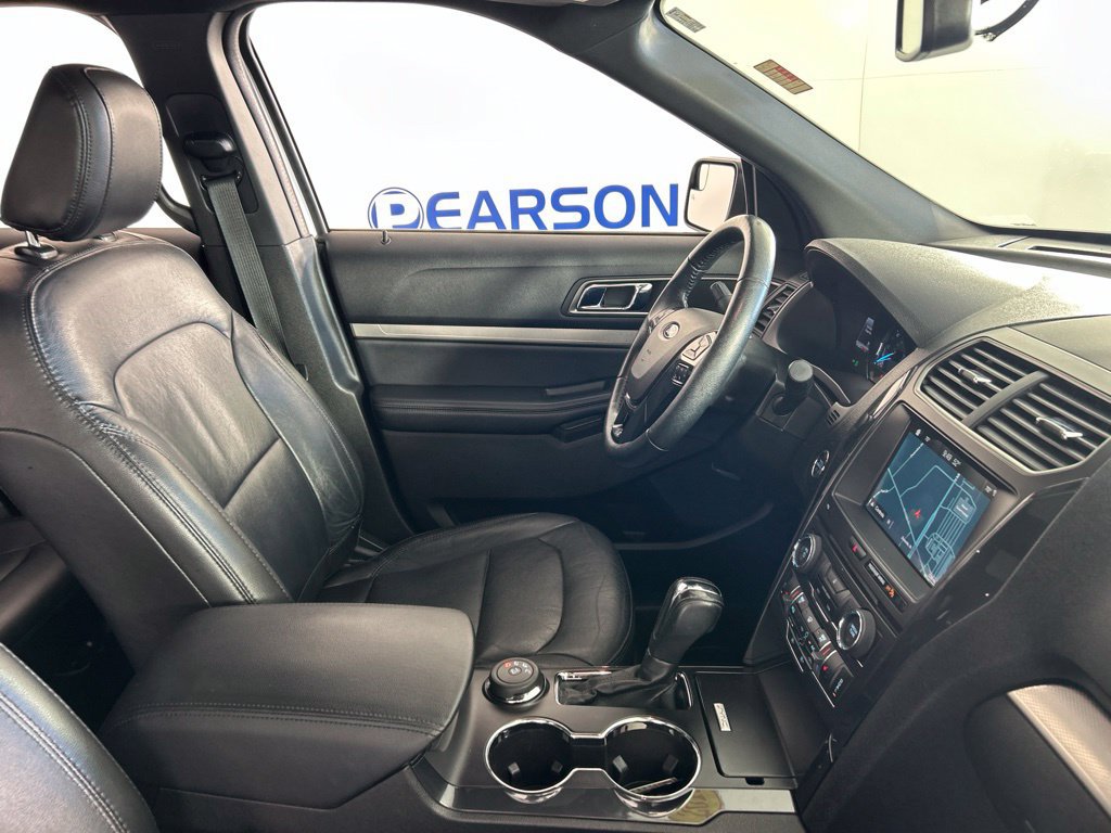 Used 2018 Ford Explorer XLT w/ Equipment Group 202A AWD/4WD image 23