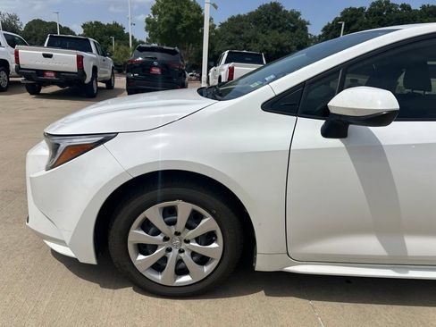 Used 2024 Toyota Corolla LE FWD image 2