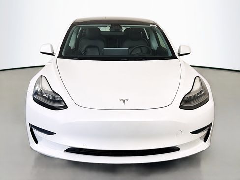 Used 2021 Tesla Model 3 Standard Range Plus image 2