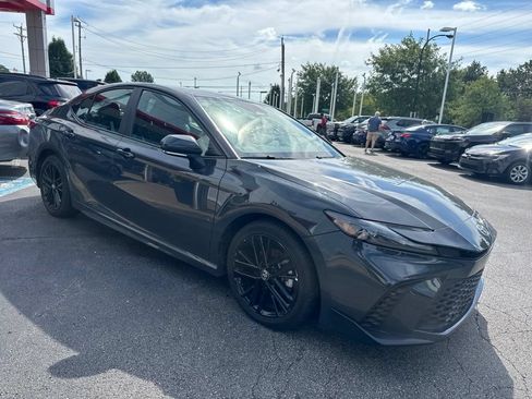 Used 2025 Toyota Camry SE FWD image 7