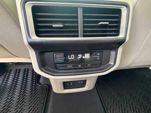 Used 2026 Volkswagen Atlas SE AWD/4WD image 8