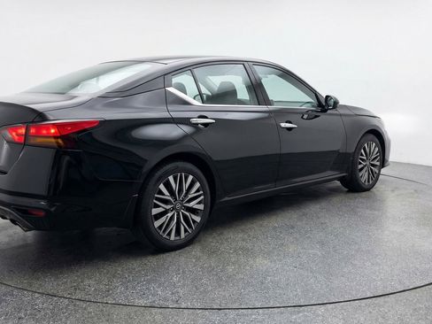 Used 2025 Nissan Altima 2.5 SV FWD image 9