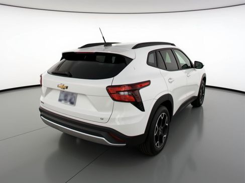 Used 2025 Chevrolet Trax LT image 9