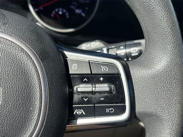 Used 2022 Kia Carnival LX FWD image 22