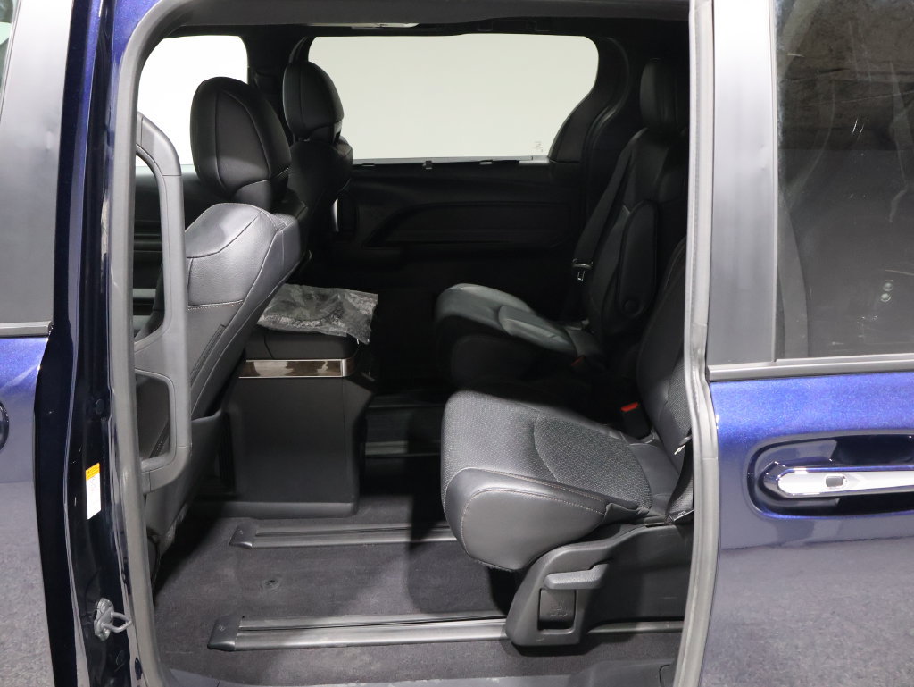 Used 2026 Toyota Sienna Platinum AWD/4WD image 20