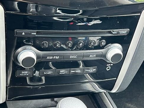 Used 2015 Nissan Pathfinder S AWD/4WD image 21