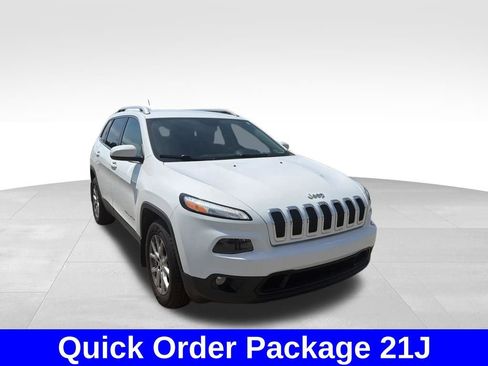 Used 2016 Jeep Cherokee Latitude image 4