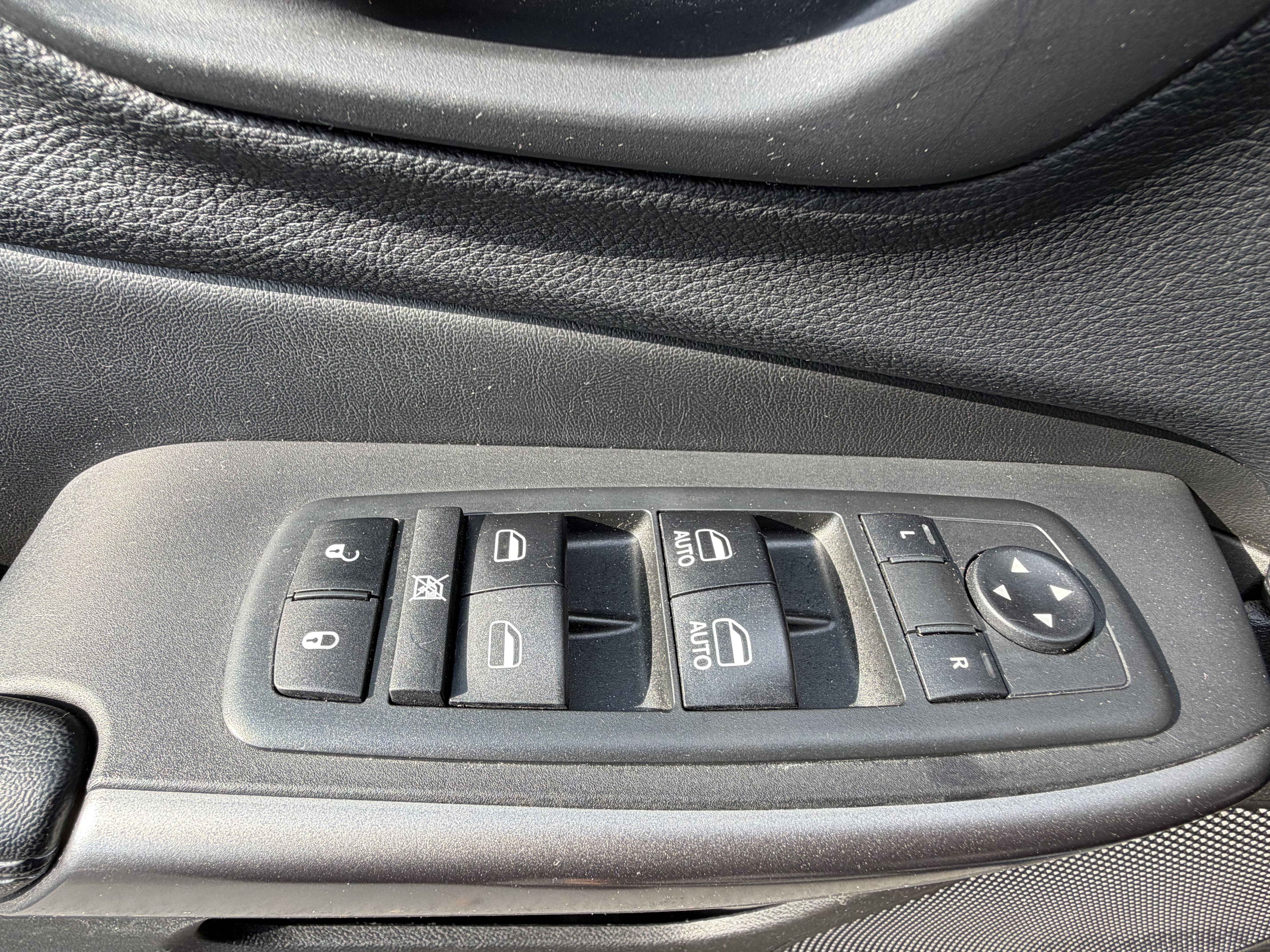 Used 2019 Jeep Cherokee Latitude Plus FWD image 14