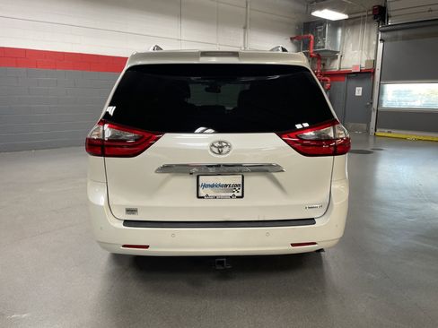 Used 2020 Toyota Sienna Limited Premium image 9