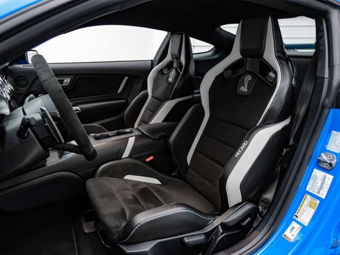 Used 2022 Ford Mustang Shelby GT500 w/ Carbon Fiber Track Pack RWD image 47