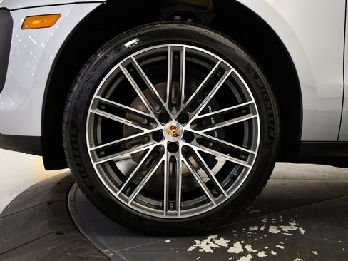 Certified 2026 Porsche Macan AWD/4WD image 15