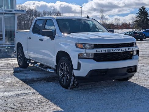 Used 2019 Chevrolet Silverado 1500 Custom w/ Custom Value Package image 3