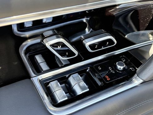 Used 2023 Land Rover Range Rover SE image 20