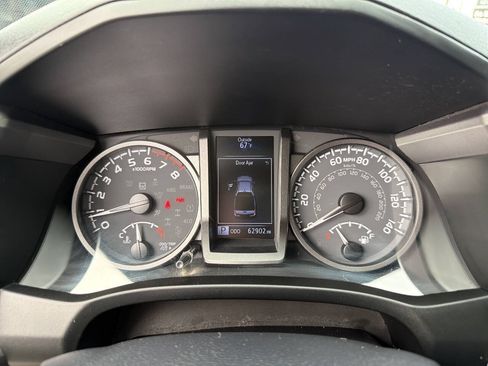 Used 2021 Toyota Tacoma TRD Off-Road w/ TRD Premium Off Road Package AWD/4WD image 45