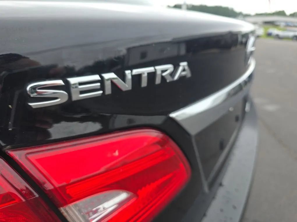 Used 2019 Nissan Sentra SV w/ Special Edition Package FWD image 11