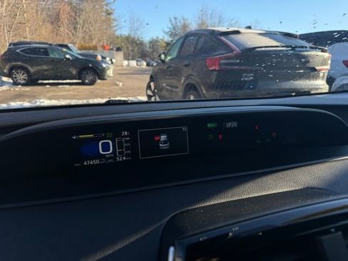 Used 2022 Toyota Prius LE image 16