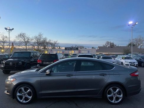 Used 2014 Ford Fusion SE image 3
