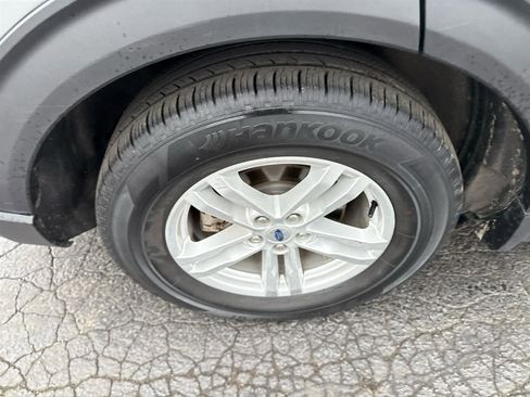 Used 2023 Ford Explorer XLT w/ Equipment Group 202A image 9