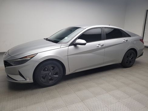 Used 2021 Hyundai Elantra SEL w/ Convenience Package FWD image 2
