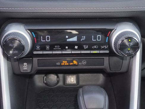 Certified 2025 Toyota RAV4 XLE AWD/4WD image 17
