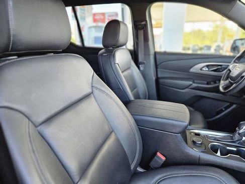 Used 2023 Chevrolet Traverse LT FWD image 14