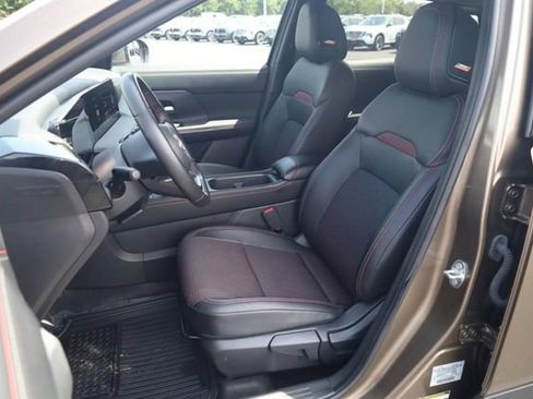 Certified 2025 Nissan Kicks SR w/ SR Premium Package FWD image 19