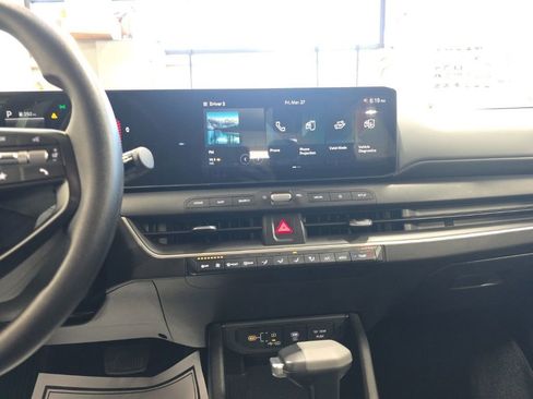 Certified 2025 Kia K4 LXS FWD image 12