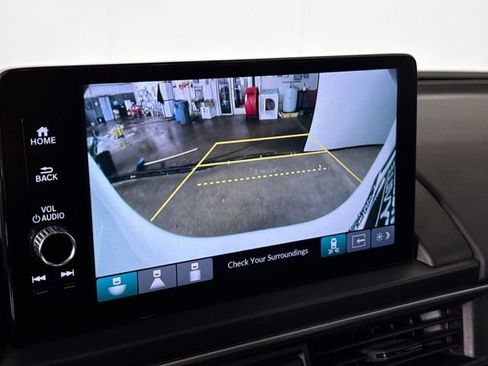 Used 2024 Honda Pilot Touring image 7