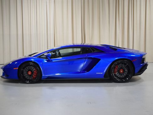 Used 2019 Lamborghini Aventador S image 5