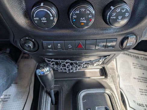 Used 2012 Jeep Wrangler Unlimited Sahara w/ Connectivity Group AWD/4WD image 18
